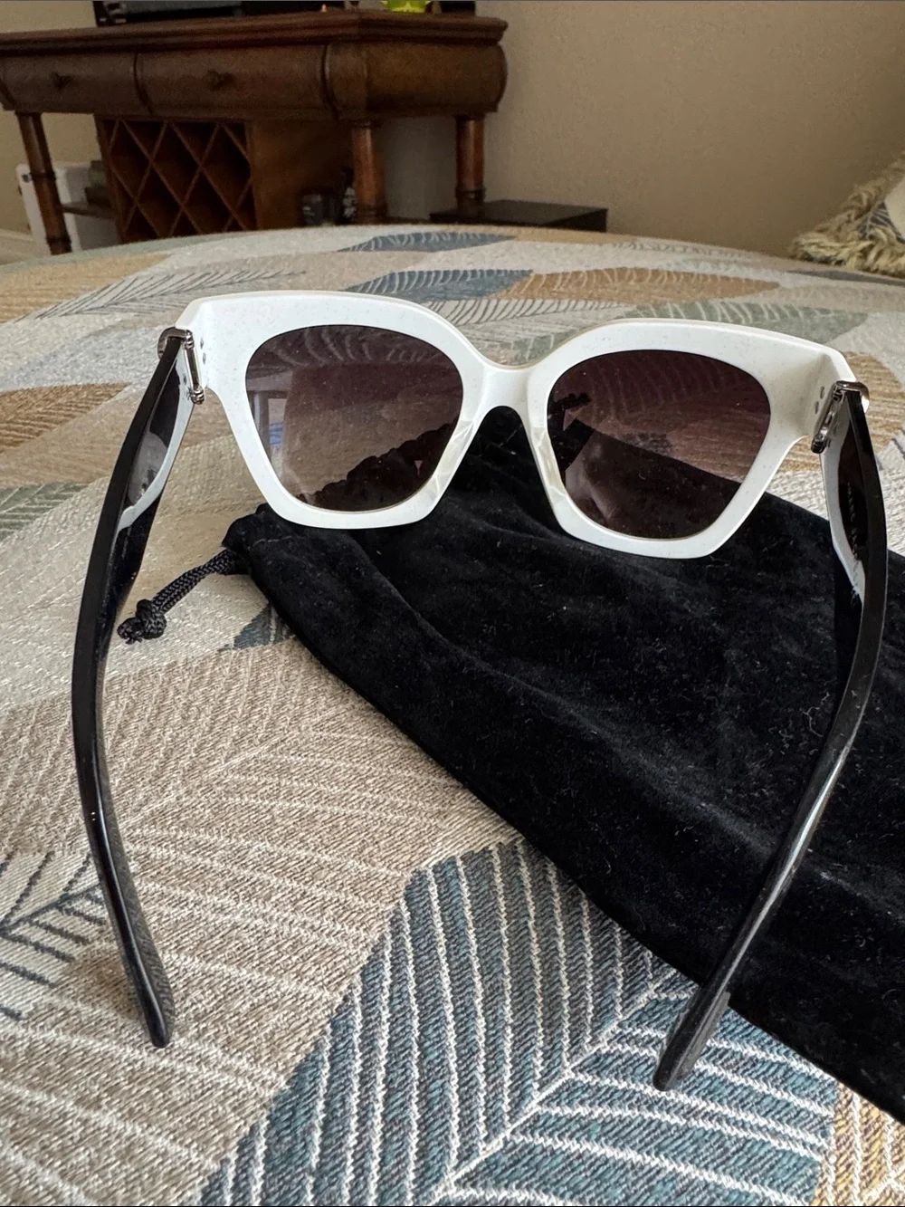 NWOT Marc Jacobs White Cat-Eye Sunglasses